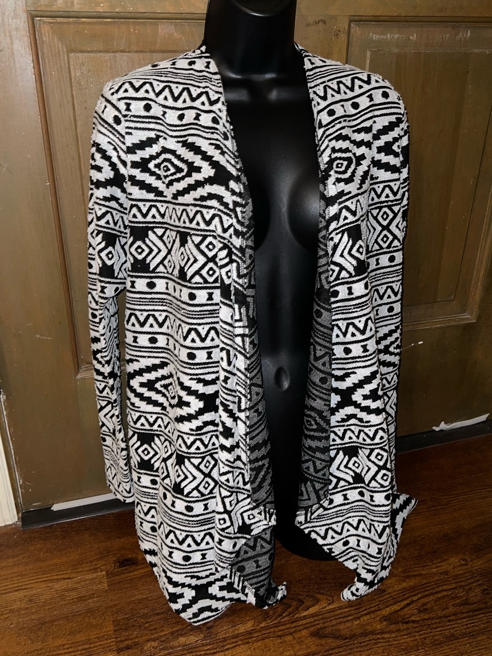 American Eagle Boho Western Black & White Open Front Aztec Flowy Cardigan Size S - Picture 4 of 8